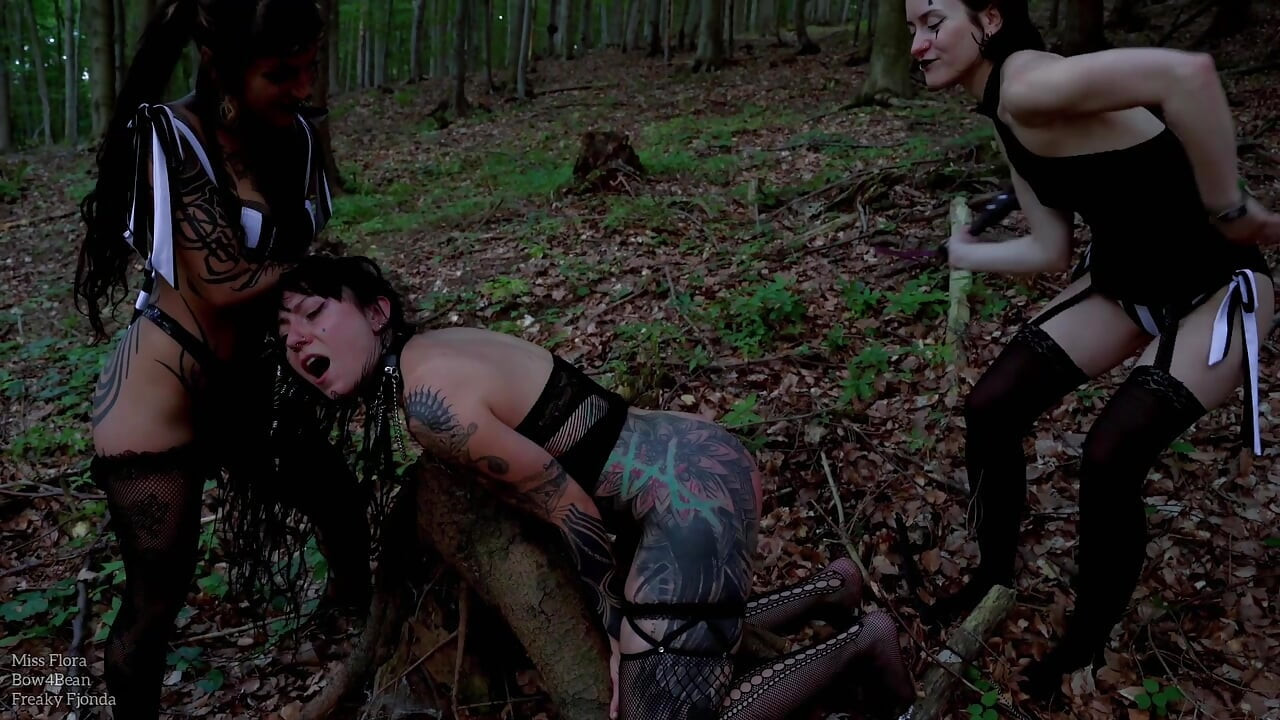 Lesbian Circus Bullies with Freaky Fjonda and Bratty Beany