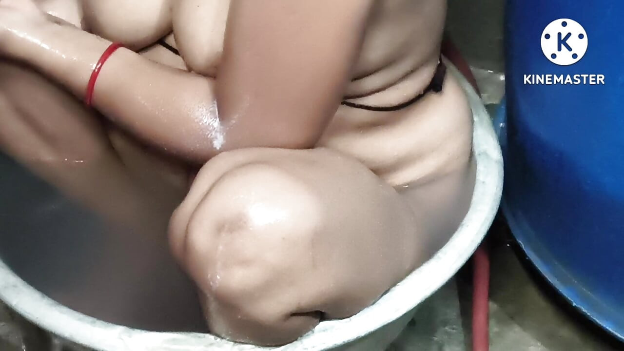Bhabhi ji bathing in utensils of small  utensils like small babby