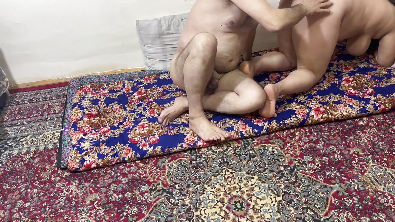 Докато си играех с моята, снаха ми дойде, заковах снаха си, която я заковах