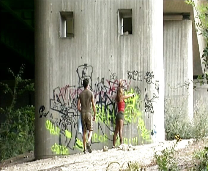 야외에서 애널 따먹히는 거유의 금발 독일 밀프