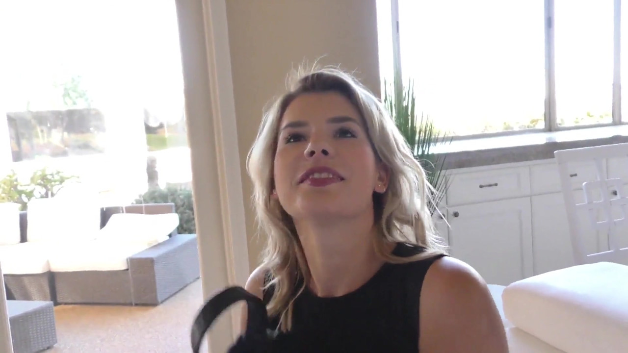 18歳は淫乱な痴女になるのが大好きです