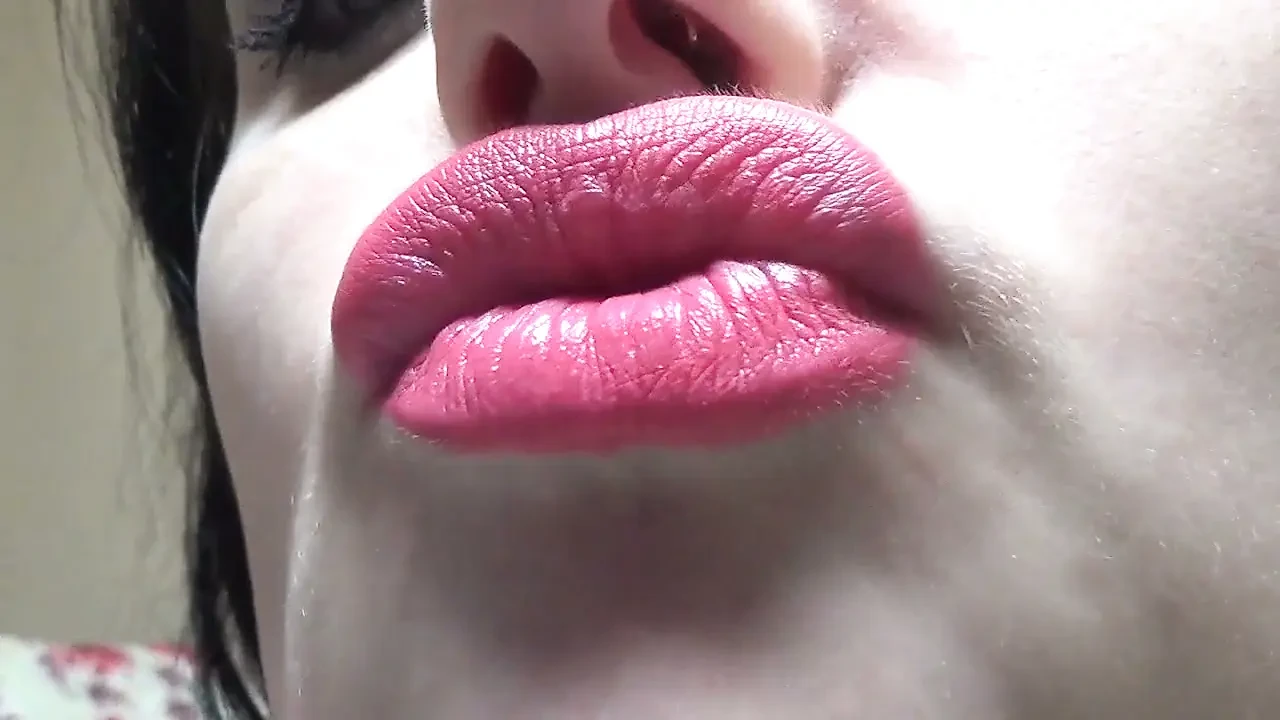 Kissing and duck face with big pink lips