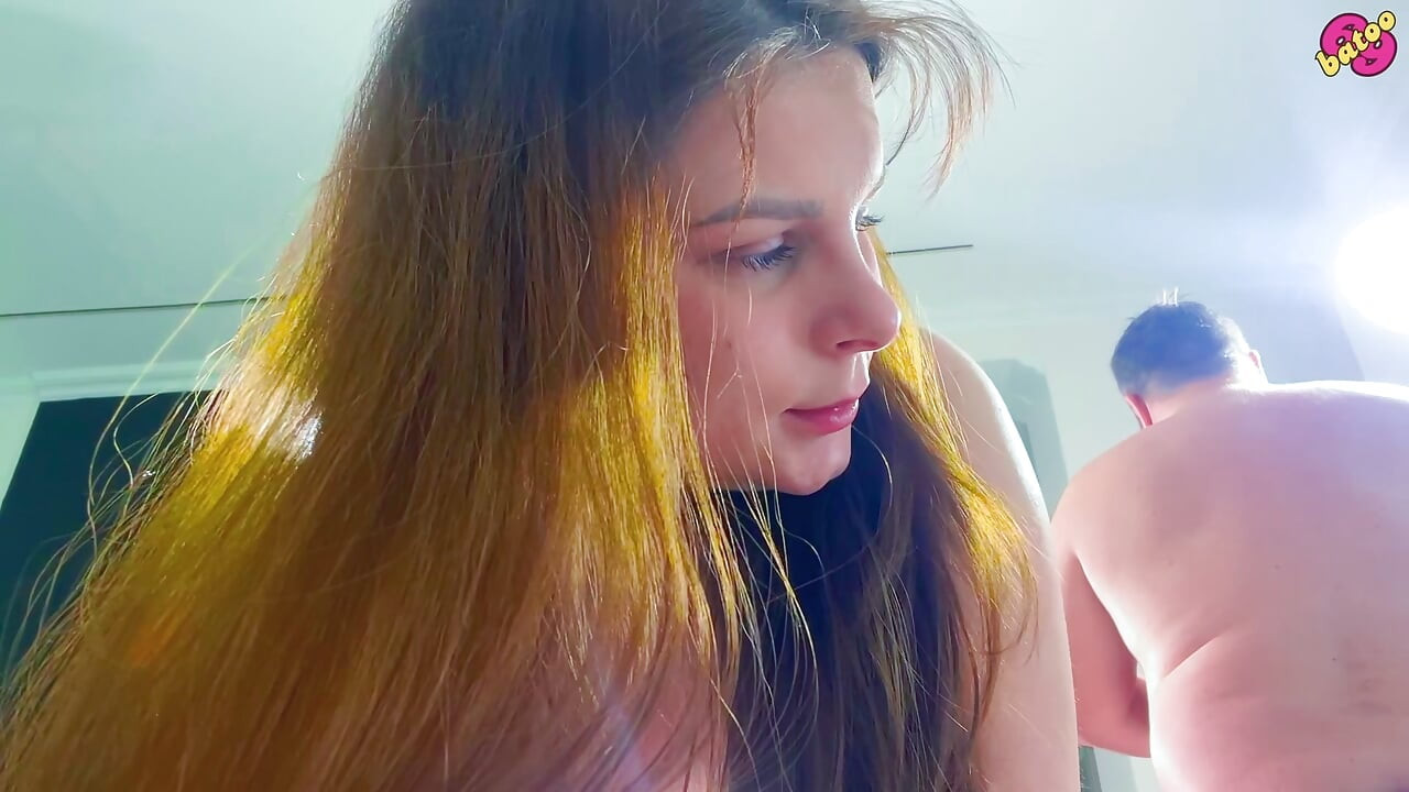 Soție amatoare sexy care linge curul orgasme cu degetul