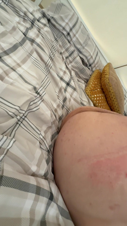 Getting into a nice sexy poses for you to breed me