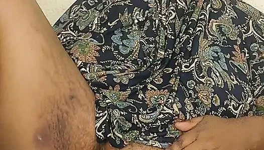 Arabian mom trying to squirt in her bedroom
