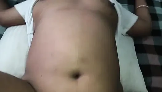 Gaon Ki Bhabhi ko Pahli Baar uska Devar chodta hai Aur Bhabhi ki Chut Chudwa Kar Kaali kar deta hai