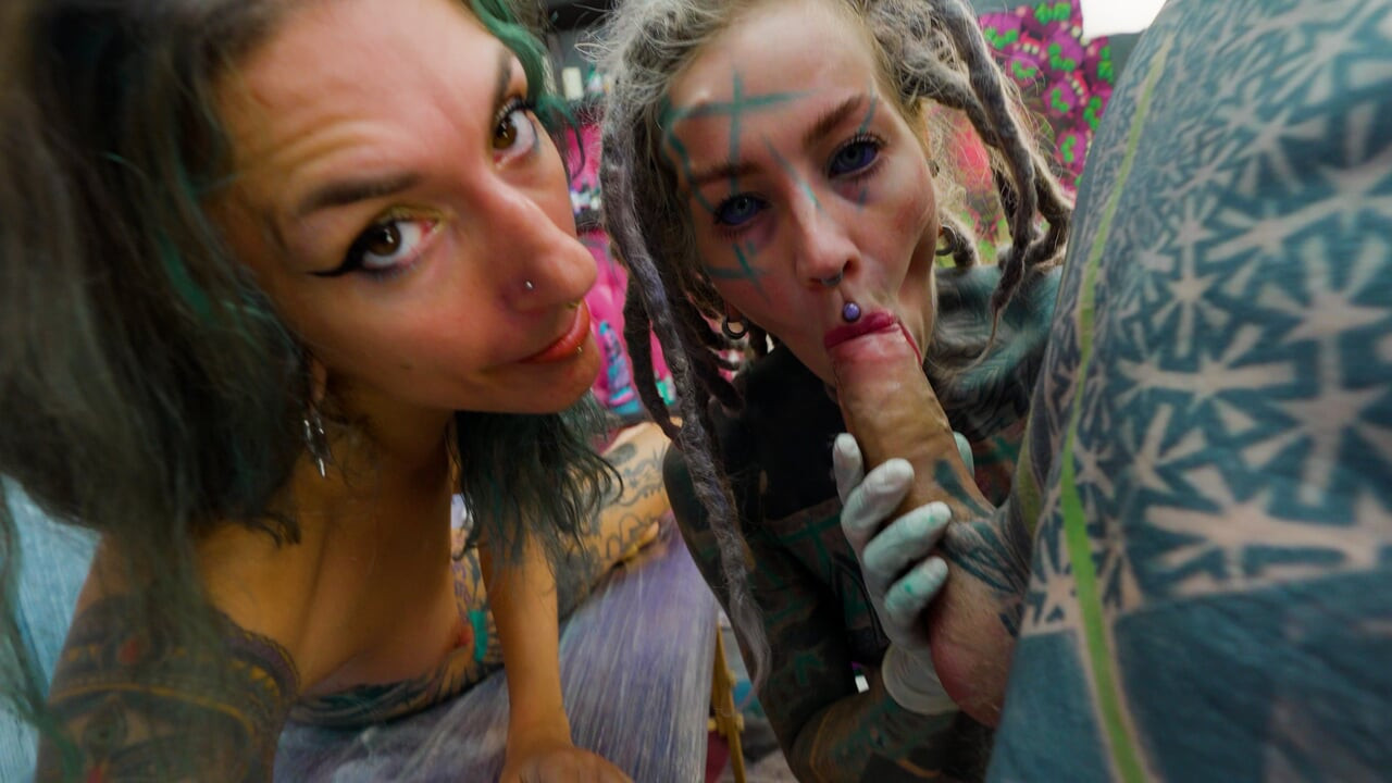 Buổi xăm mình biến thành threesome anal hardcore
