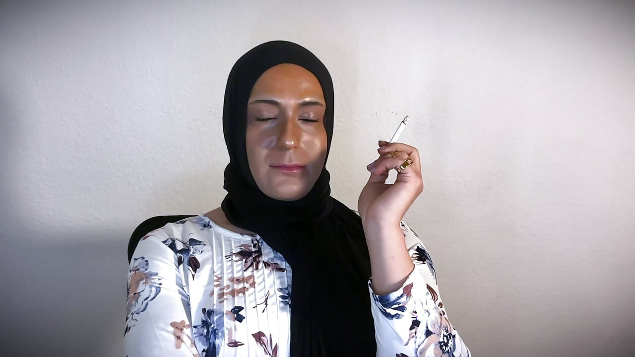 Shemale Smoking 2