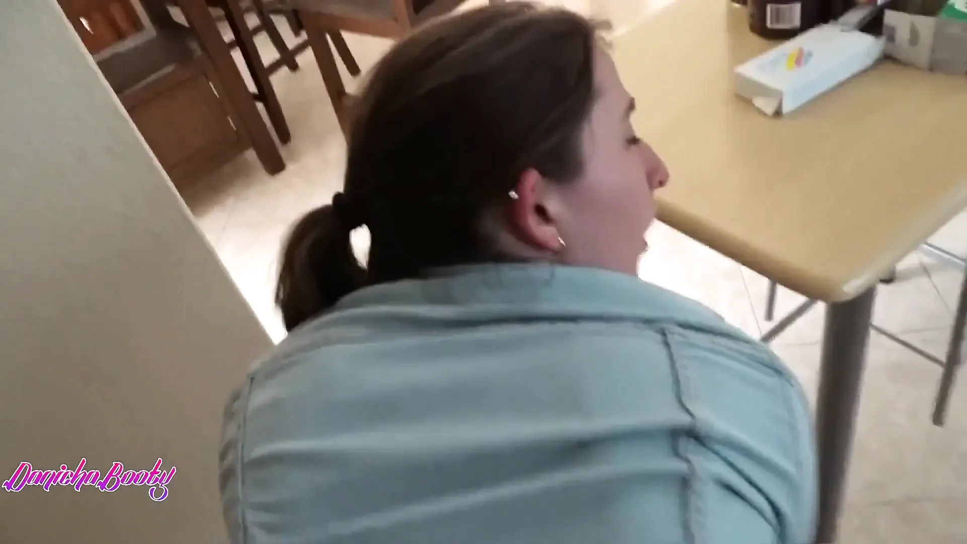 Booty Call - chica linda y caliente en medias se la follan por toda la casa