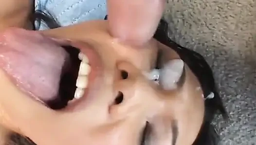 Cewek nakal asia veronica di-gangbang sampai dicrot sperma