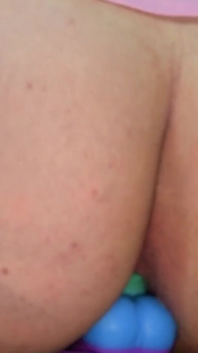 Zapanjujući trenutak iz "Trans navijačice s velikom guzicom koja jaše dildo"