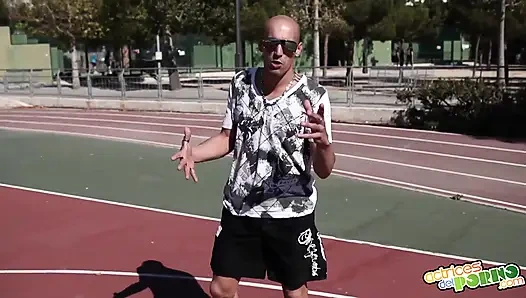 Den basketball-platz klatschen