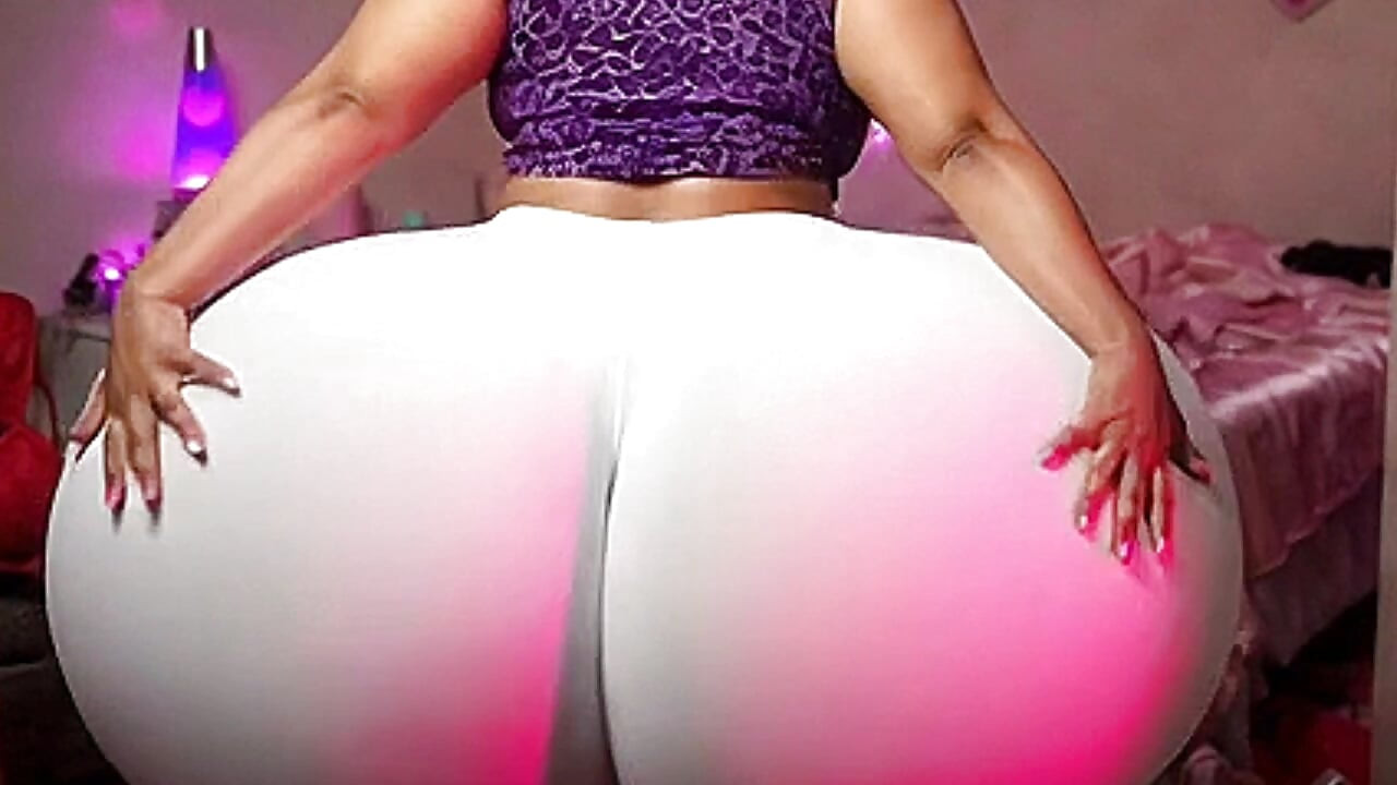 Big Ass Stepmom Twerking in Tight Leggings in Bedroom