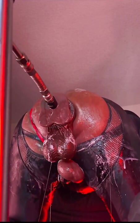 Intense Creamy Fuck on the Butt Machine - Gaping and Farting Bubbles