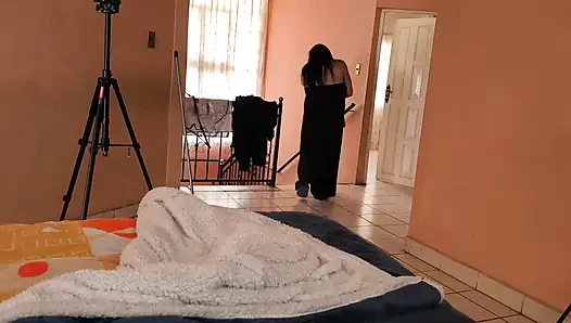 Komşumun eşi artık kiliseye gitmek istemiyor, bana aşık oldu