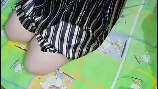 Hintli porno chindo kız erkek arkadaşına amcığını gönderiyor