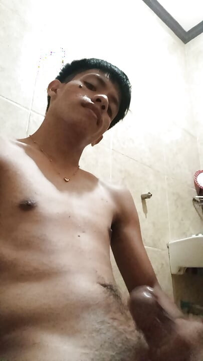Jameson’s Steamy Solo Shower Wank & Explosive Cumshot