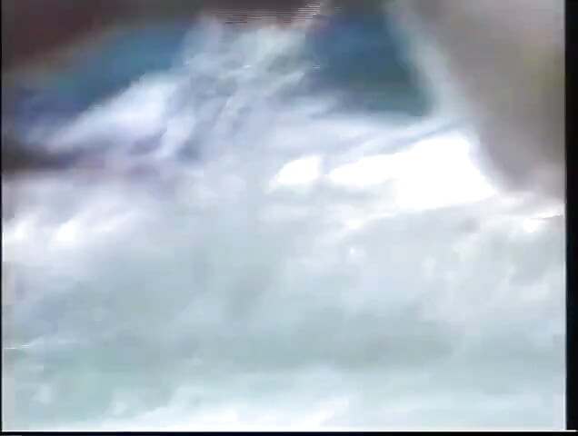 Orgia em preto e branco na jacuzzi