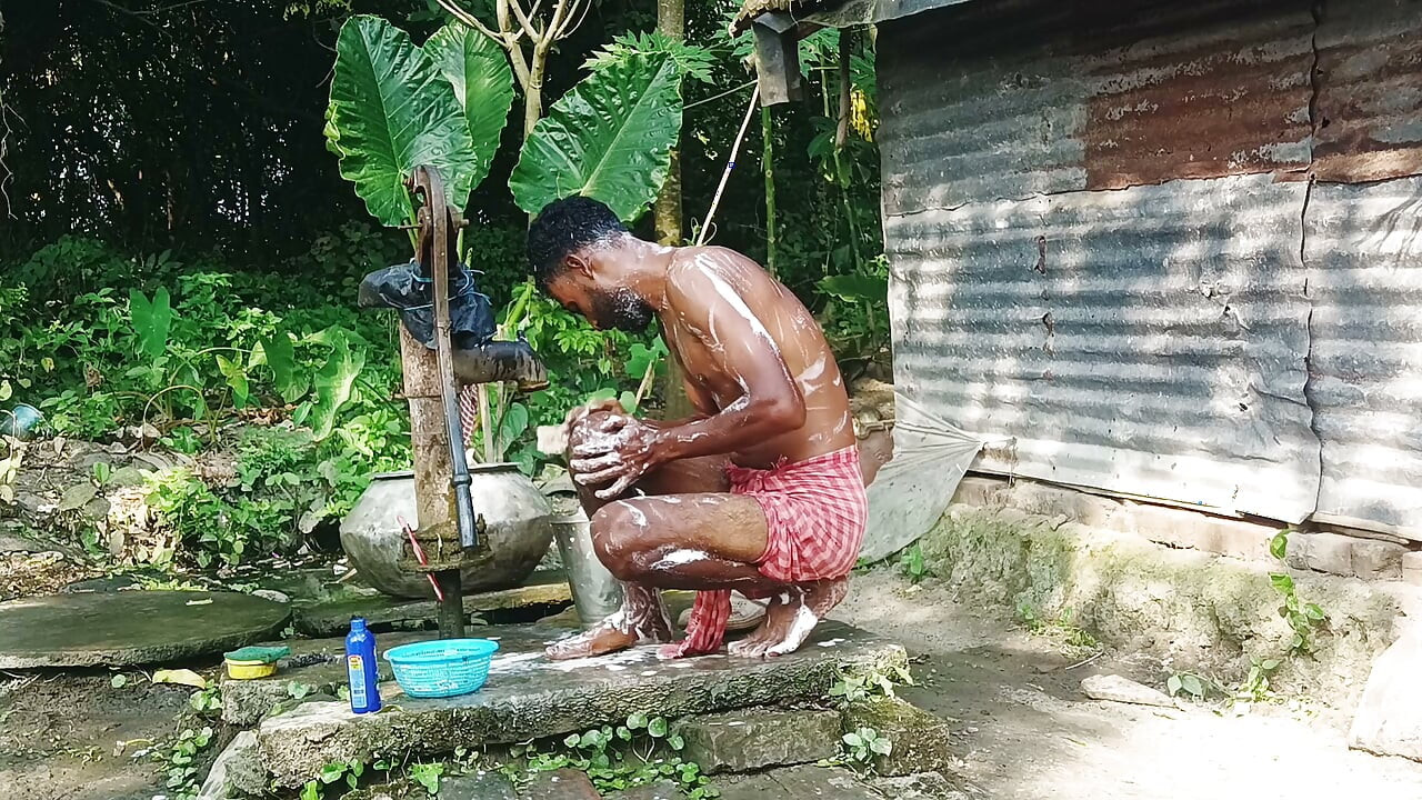Tha guy is to hot love this style bath