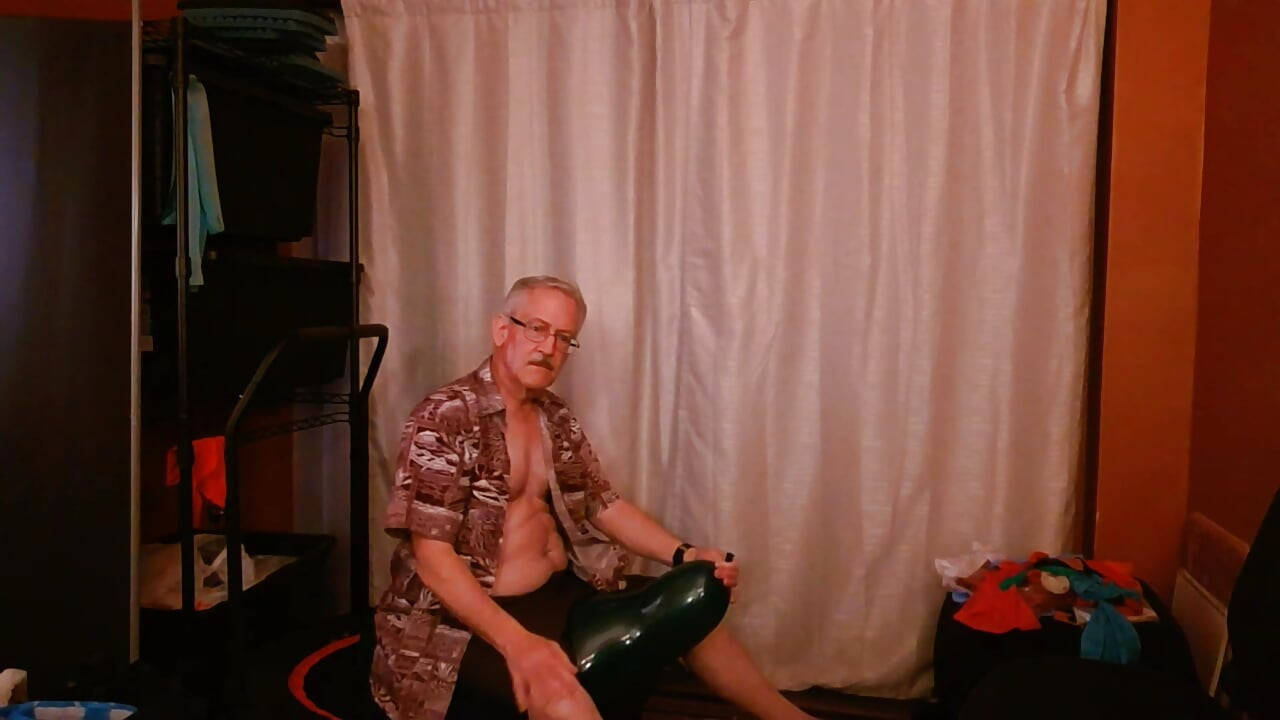 157) Two Sit 2 Pops and Blimp Balloon Hump and Cum
