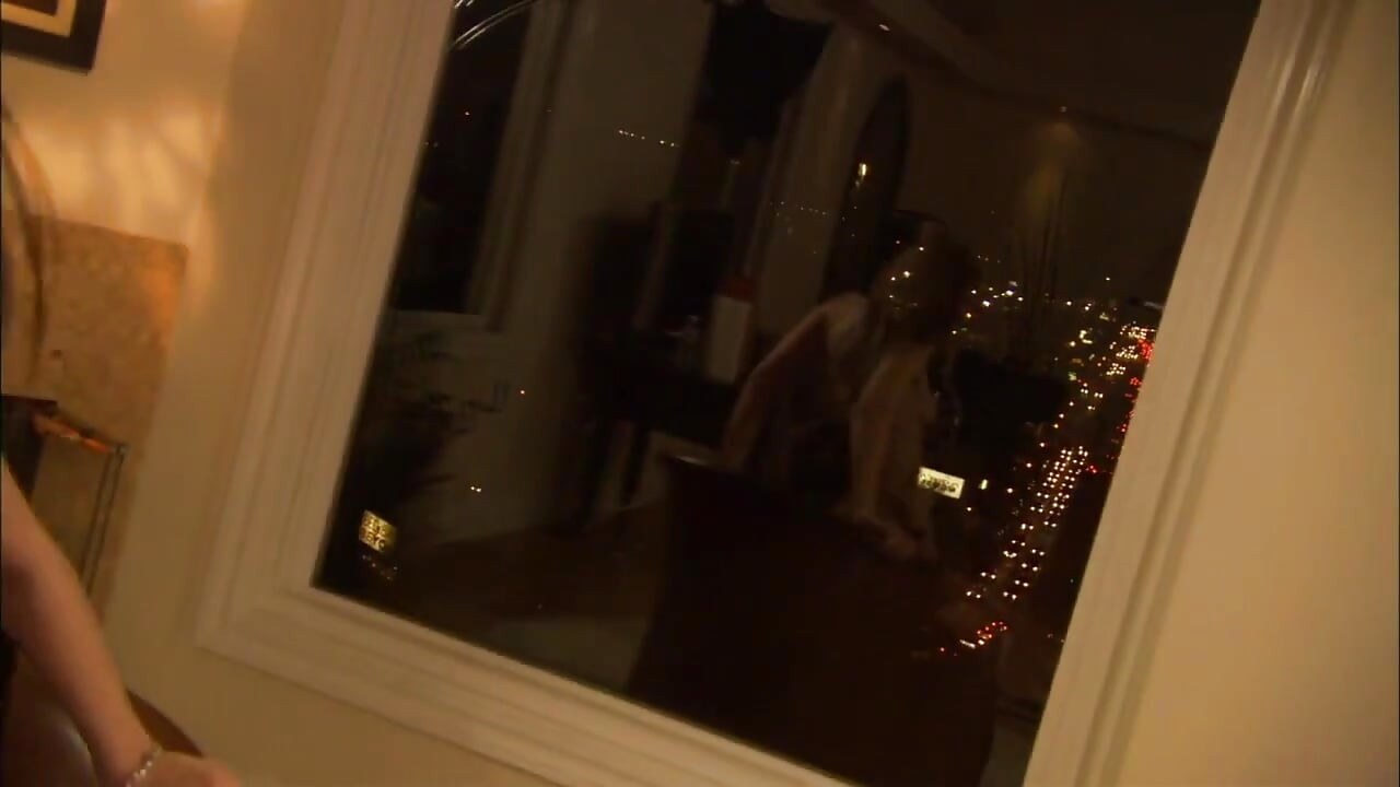 Joven perra le encanta montar pollas!