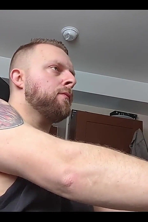 POV: Eu estou com tesão no trabalho e eu preciso gozar