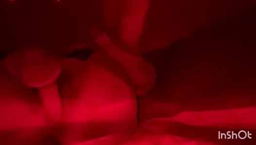 Младшая сводная сестра готовит свою киску.