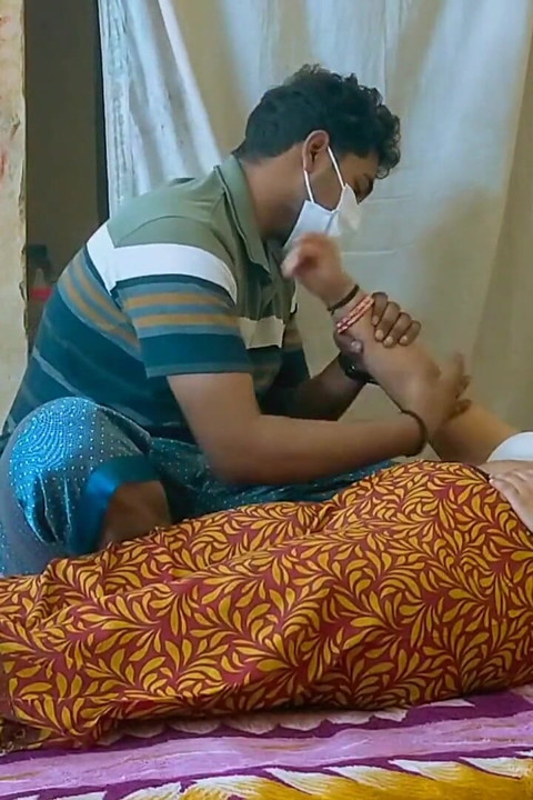 Horny Customer Gave Oil Massage and Fucked Desi Bhabhi Full Hard
