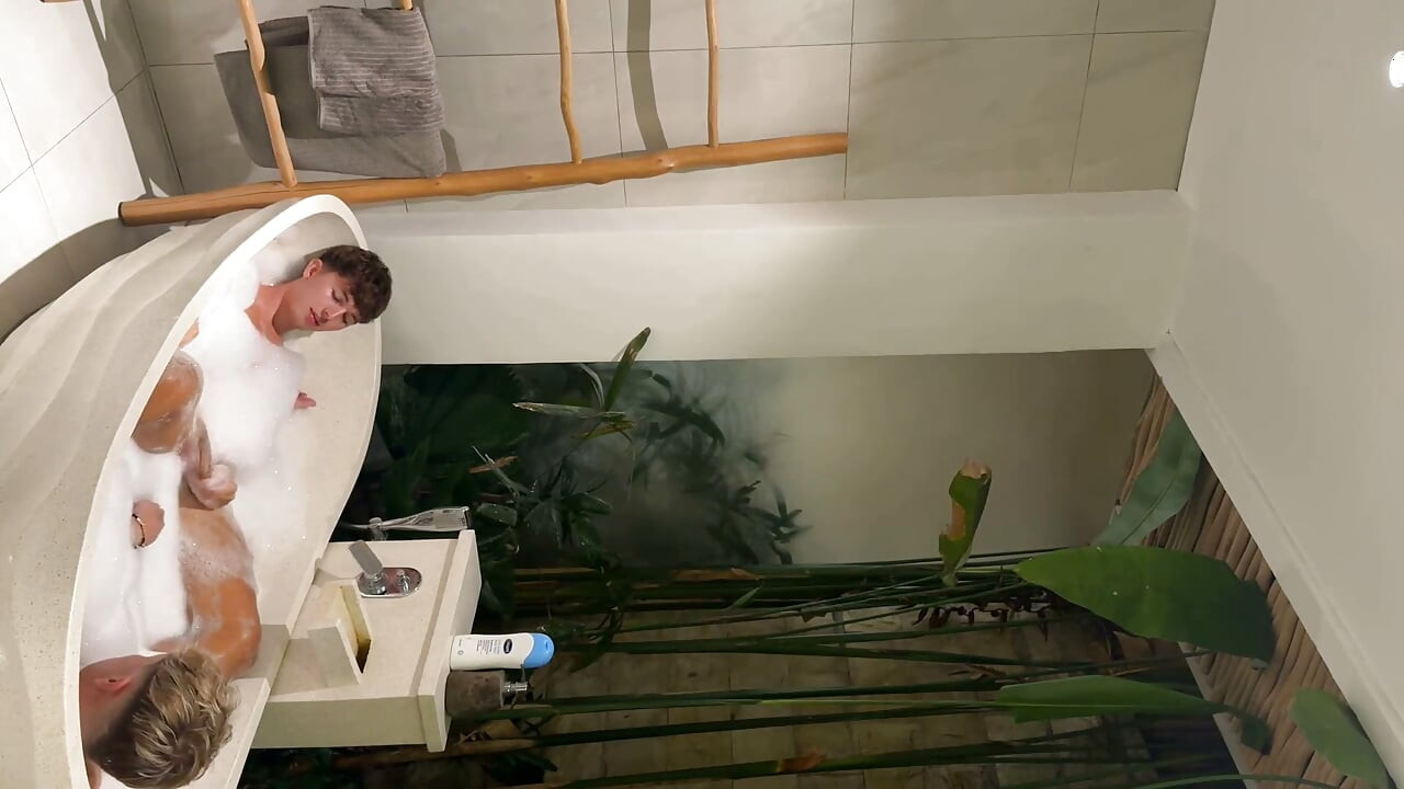 Namorado Twink Levando Soco na Bunda