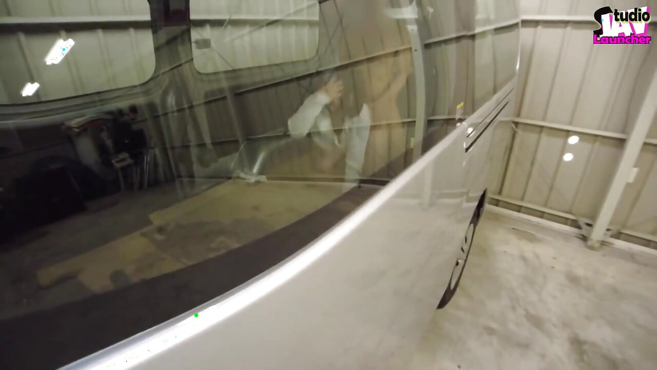 Public Ripple - a Sensitive Cutie Shows Her No-hands Trick on a City Acme Walk Chapter-2