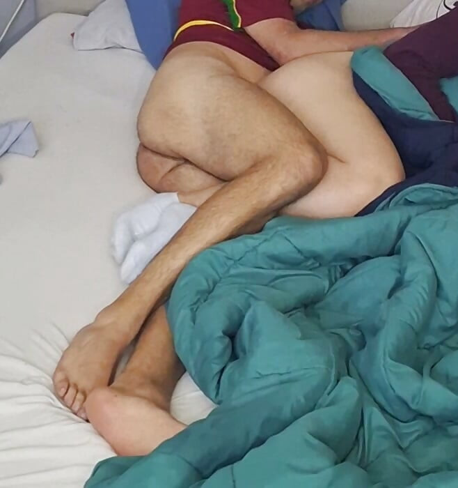 Fucking her pussy while she watches tv