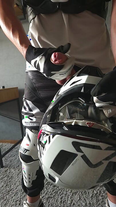 Cream pie na mom Mxhelmetu