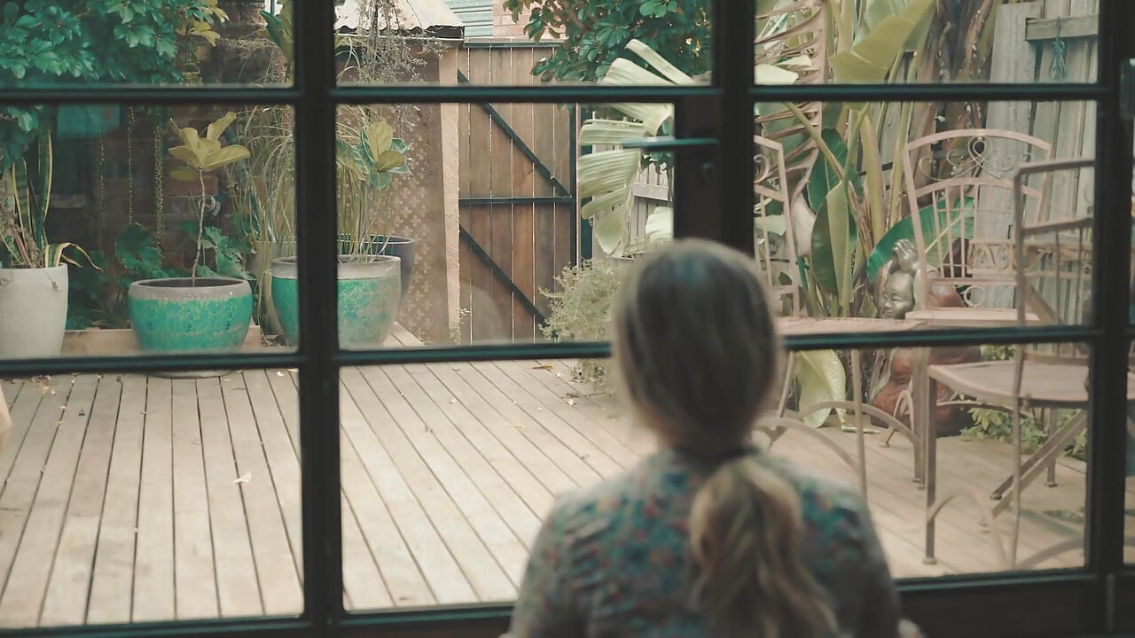 विभाजित चार्ली फोर्ड की विशेषता, Astrid Love