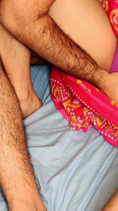 Desi Gorąca Ciocia Dzieli Się Swoimi Niekontrolowanymi Uczuciami Do Przyjaciela Hindi