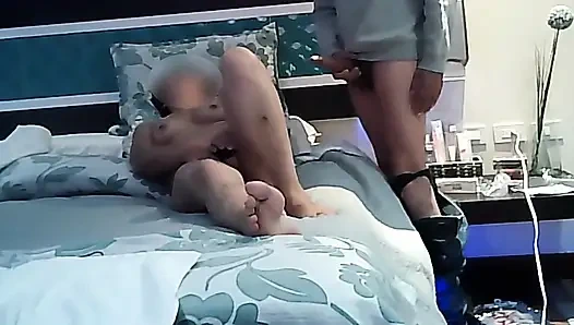 Zweiter teil mit meinem chef im motel, ein paar gegenseitige handjobs und ein riesiger cumshot auf meinem körper