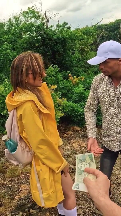 VIP4K. Dapat tawaran yang bagus dan kongkeknya di dalam hutan | Klip 1
