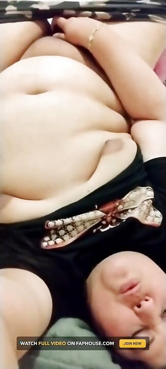 Gledaj me Bridivine, masturbiram dok ne svršim po svom dildu