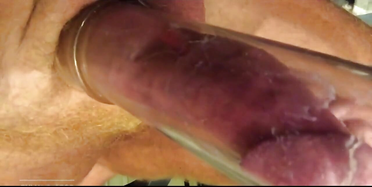 Close-up, pau engorged no tubo 30 mais minutos