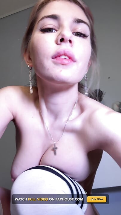 집에 와서 오르가즘을 느끼는 그녀