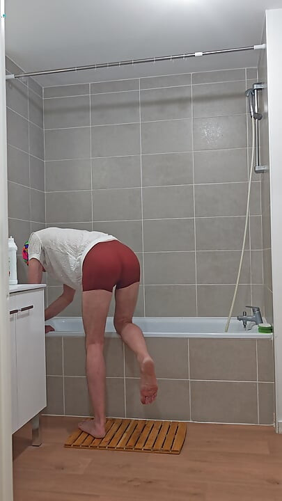 I'm cleaning my bathtub (episode 2)