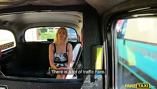 Fake taxi - emily bright ist so schön und eng, dass sie jeden zum kommen bringen kann