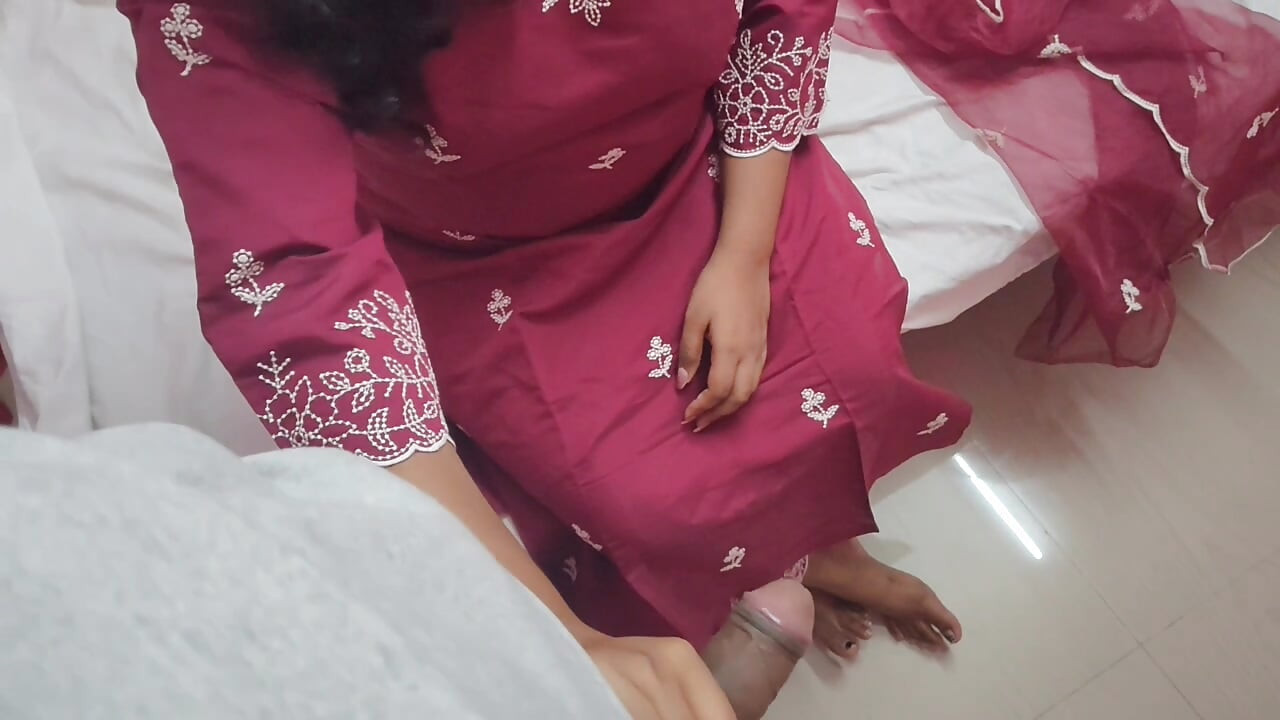 Ludahku sangat panas, bagaimana aku bisa menyetubuhinya?