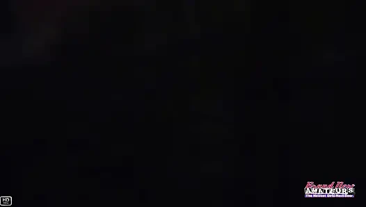 Scarlet foxx si tante rambut merah lagi asik ngocok kontol penuh gairah!