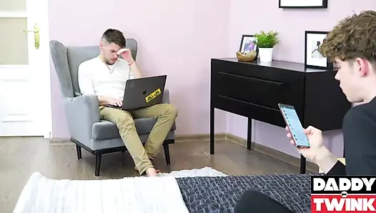 DADDYONTWINK - drăguța gemene Nick Moon futută de Dmitry Osten