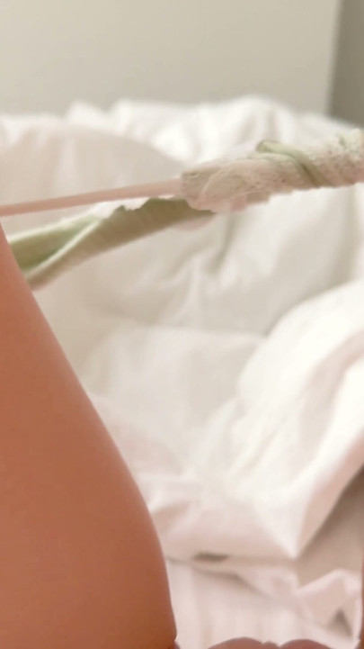 Quần Cotton Xanh Cởi Nửa - Lồn Nhỏ Đã Ướt Nhèm | Đoạn video ngắn 2