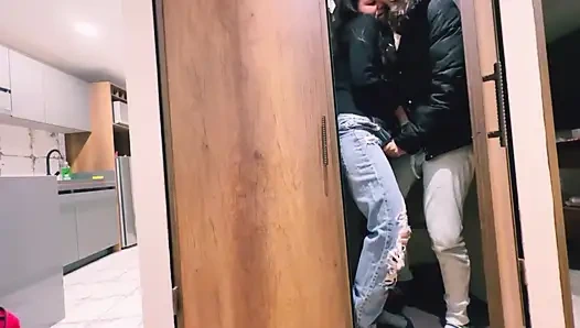 Kocası gelmeden önce dolaba dokunduk!!