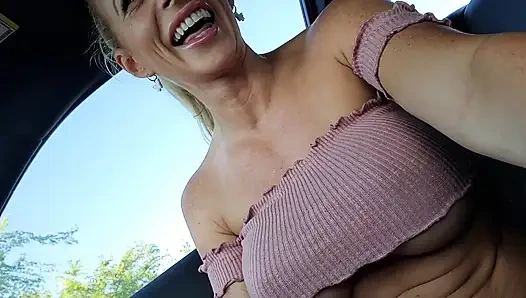 Selingkuh dengan mulutku untuk ditunggangi di dalam mobil