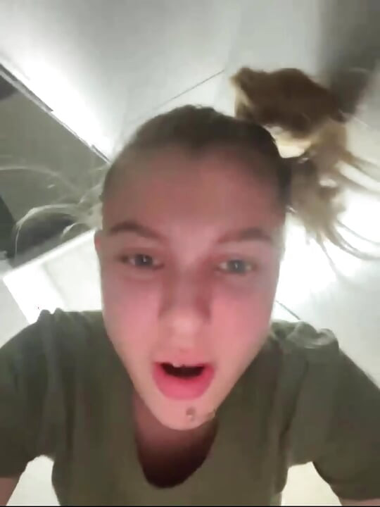 Jucielussie לעשות הופעה ציבורית בחדר הכושר