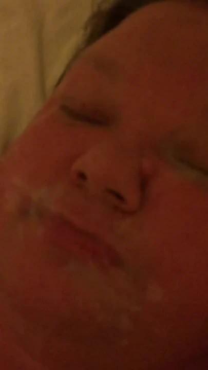 short vid OF FAT face, yes, mouth covered with groups