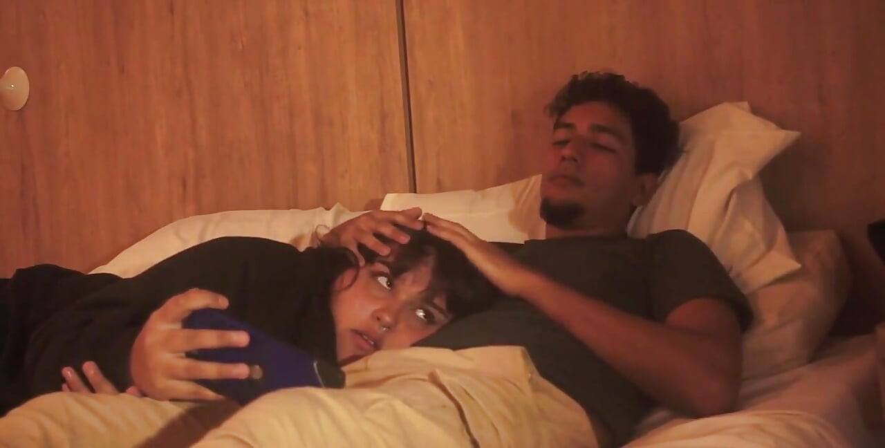 Saya tidak boleh berhenti menyentuh diri saya dan saya terpaksa meletakkan zakar saya ke dalam mulut adik tiri saya (mereka hampir menemui kami) Fantasiahardcoresex